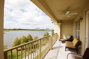 Lake View Penthouse Loft 3 Bedroom Condo by RedAwning