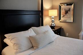 Lake View Penthouse Loft 3 Bedroom Condo by RedAwning