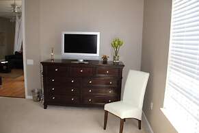 Lake View Penthouse Loft 3 Bedroom Condo by RedAwning