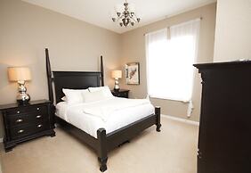 Lake View Penthouse Loft 3 Bedroom Condo by RedAwning