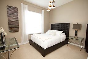 Lake View Penthouse Loft 3 Bedroom Condo by RedAwning