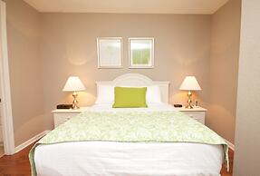 10-106 2 Bedroom Condo by RedAwning