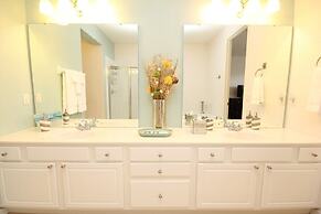 6-203 3 Bedroom Condo by RedAwning