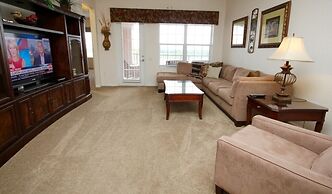 Pool View Penthouse - New! 3 Bedroom Home by RedAwning