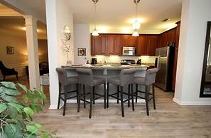 Lake View Paradise 3 Bedroom Condo by RedAwning