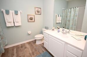 Lake View Paradise 3 Bedroom Condo by RedAwning