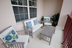 Lake View Paradise 3 Bedroom Condo by RedAwning