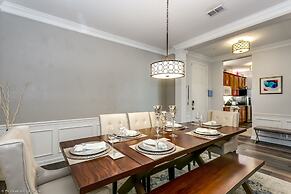 Miranda's Gem Deluxe 3 Bedroom Condo by RedAwning