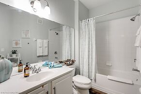 Miranda's Gem Deluxe 3 Bedroom Condo by RedAwning