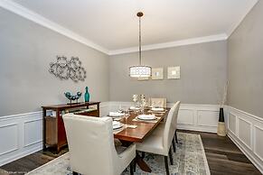 Miranda's Gem Deluxe 3 Bedroom Condo by RedAwning