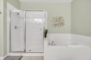 Vero`s Gem Deluxe 3 Bedroom Condo by RedAwning