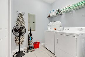 Vero`s Gem Deluxe 3 Bedroom Condo by RedAwning