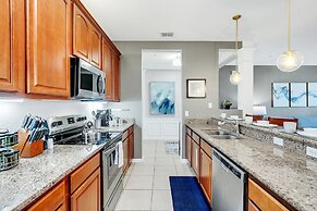 Vero`s Gem Deluxe 3 Bedroom Condo by RedAwning