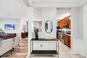 Vero`s Gem Deluxe 3 Bedroom Condo by RedAwning