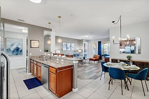 Vero`s Gem Deluxe 3 Bedroom Condo by RedAwning