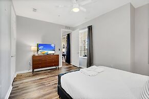 Vero`s Gem Deluxe 3 Bedroom Condo by RedAwning