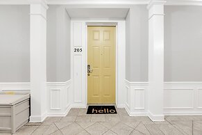 Vero`s Gem Deluxe 3 Bedroom Condo by RedAwning