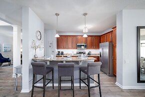 La Vista Lakeview Deluxe 3 Bedroom Condo by RedAwning