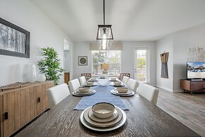 La Vista Lakeview Deluxe 3 Bedroom Condo by RedAwning