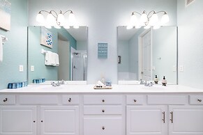 La Vista Lakeview Deluxe 3 Bedroom Condo by RedAwning