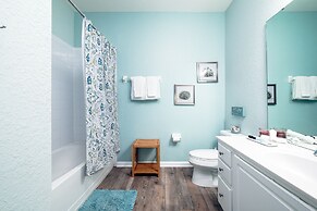 La Vista Lakeview Deluxe 3 Bedroom Condo by RedAwning