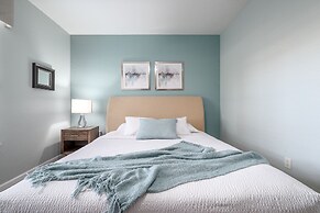 La Vista Lakeview Deluxe 3 Bedroom Condo by RedAwning