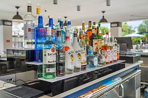 La Vista Lakeview Deluxe 3 Bedroom Condo by RedAwning