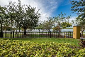 La Vista Lakeview Deluxe 3 Bedroom Condo by RedAwning