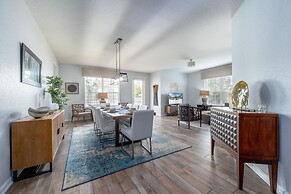 La Vista Lakeview Deluxe 3 Bedroom Condo by RedAwning