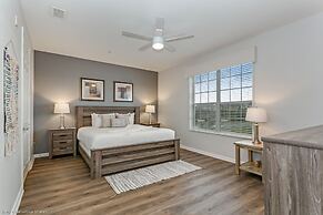 Spring Lakeview 3 Bedroom Condo by RedAwning