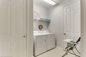 Spring Lakeview 3 Bedroom Condo by RedAwning