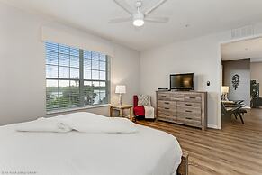 Spring Lakeview 3 Bedroom Condo by RedAwning