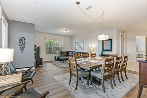 Spring Lakeview 3 Bedroom Condo by RedAwning