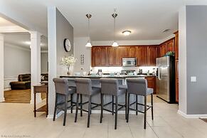 Spring Lakeview 3 Bedroom Condo by RedAwning