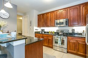 Spring Lakeview 3 Bedroom Condo by RedAwning