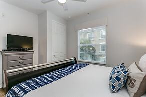 Spring Lakeview 3 Bedroom Condo by RedAwning
