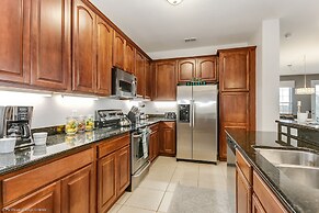 Spring Lakeview 3 Bedroom Condo by RedAwning