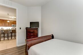 Spring Lakeview 3 Bedroom Condo by RedAwning