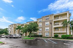 Spring Lakeview 3 Bedroom Condo by RedAwning