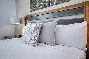 Casa Maya Deluxe 3 Bedroom Condo by Redawning