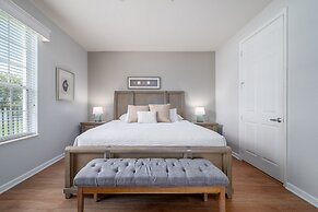 Casa Lucia Lakeview 3 Bedroom Condo by RedAwning