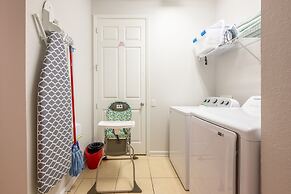 Casa Lucia Lakeview 3 Bedroom Condo by RedAwning