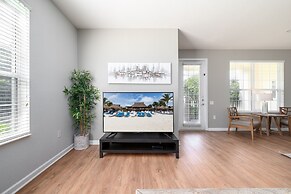 Casa Lucia Lakeview 3 Bedroom Condo by RedAwning