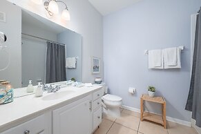 Casa Lucia Lakeview 3 Bedroom Condo by RedAwning