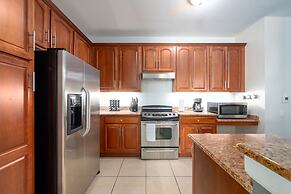 Casa Lucia Lakeview 3 Bedroom Condo by RedAwning