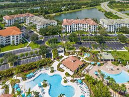 Casa Lucia Lakeview 3 Bedroom Condo by RedAwning