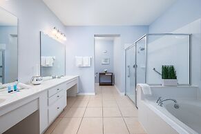 Casa Lucia Lakeview 3 Bedroom Condo by RedAwning