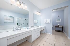 Casa Lucia Lakeview 3 Bedroom Condo by RedAwning