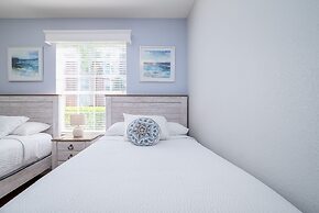 Casa Lucia Lakeview 3 Bedroom Condo by RedAwning