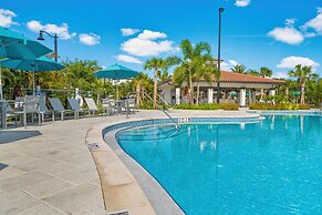 Casa Lucia Lakeview 3 Bedroom Condo by RedAwning